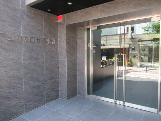 葛飾区新小岩３丁目の賃貸マンションのエントランス