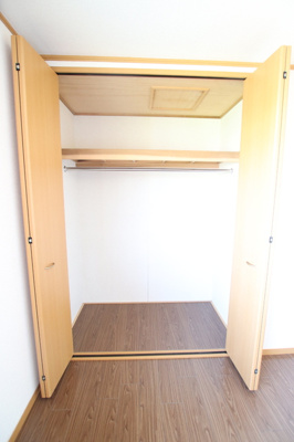 ハンガーパイプ付のクローゼット