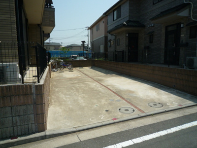 駐車場2台使用可能※小型車・軽自動車専用