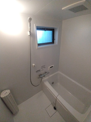 ★浴室に窓あり★※風呂ふたは設備ではありません