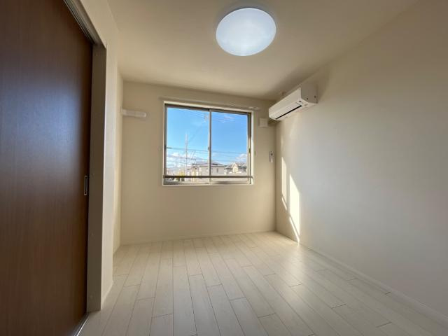 ルミエールⅡの居間・リビング|洋室