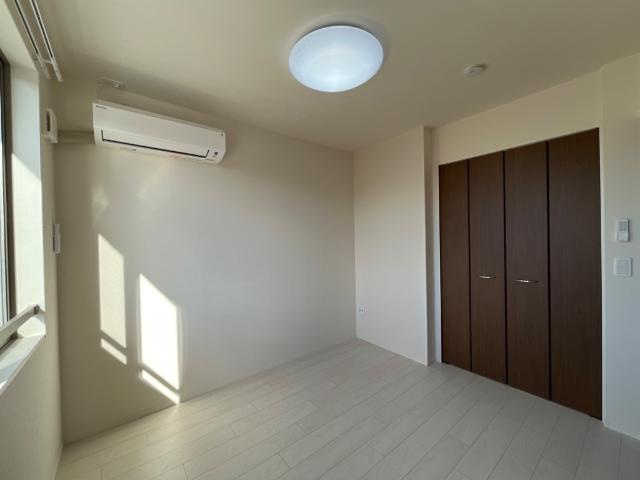 ルミエールⅡの居間・リビング|洋室