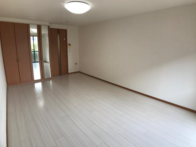 ファイブ　テンの内装|洋室