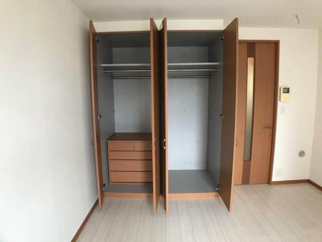 ファイブ　テンの収納|チェスト付きクローゼット