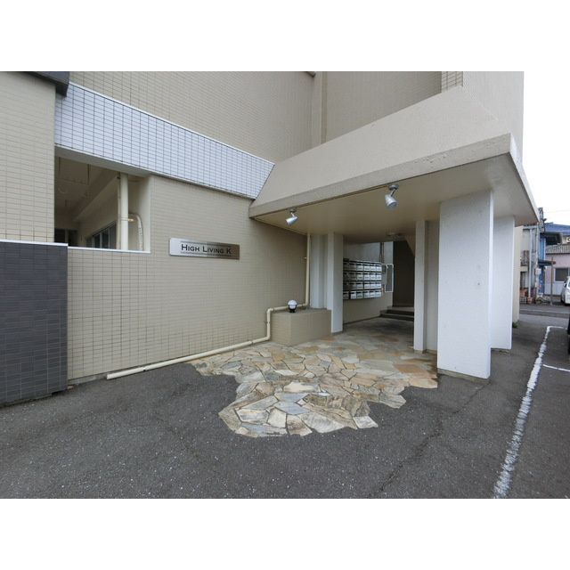 ハイリビングＫのエントランス