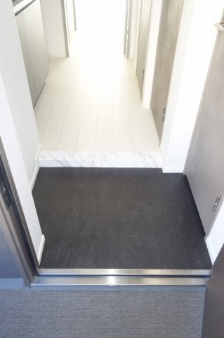 クレストコート中板橋の玄関