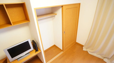 【居間・リビング】 | レオパレスむとべ | お部屋によりテレビが異なる場合があります。