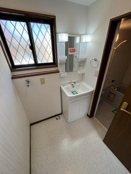 【洗面所】 | ラグーナB棟 | 写真は同タイプの別のお部屋のものです。