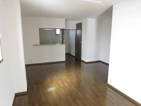 ボン・スメル　ヒルズの居間・リビング