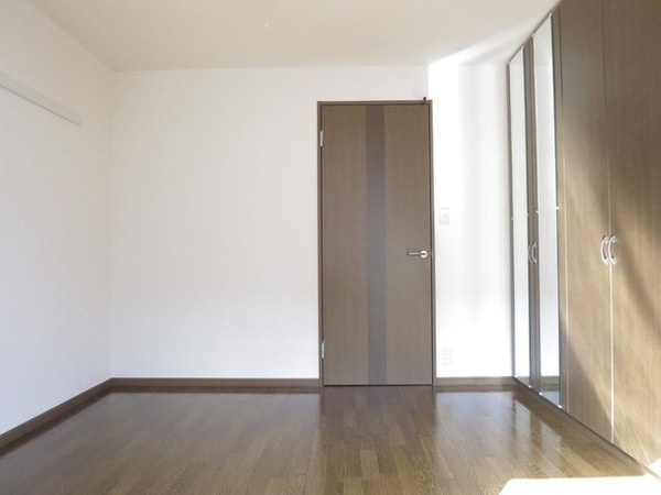 ボン・スメル　ヒルズの洋室