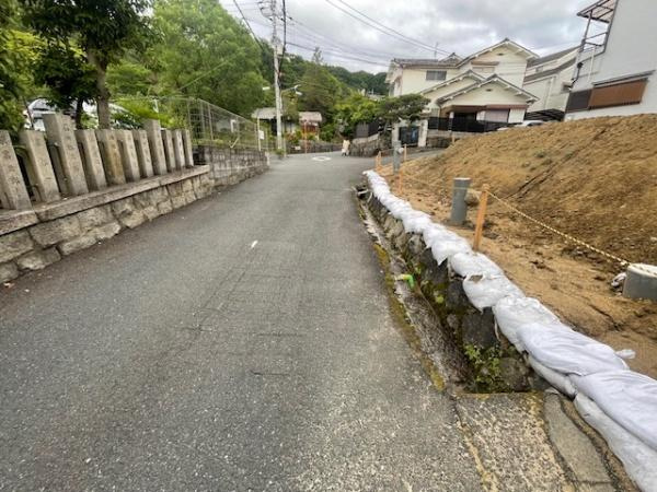 【前面道路含む現地写真】