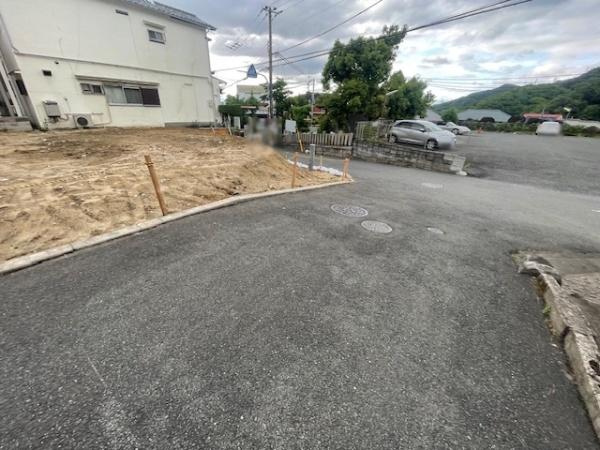 【前面道路含む現地写真】