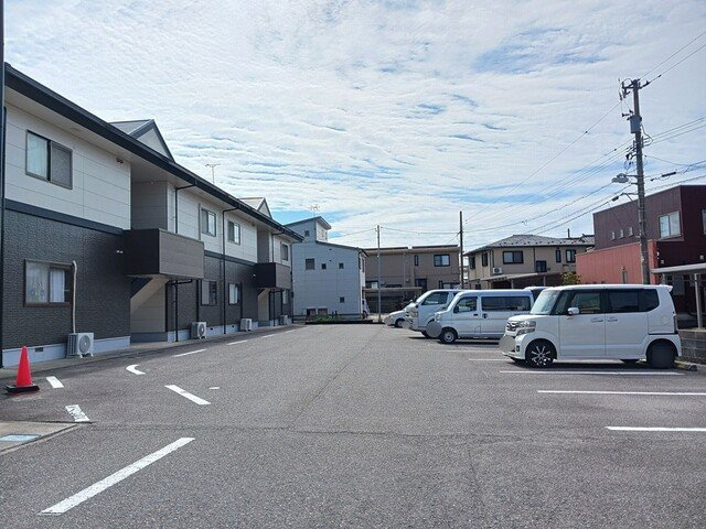 ライジングサンＢの駐車場|カースペースがあります