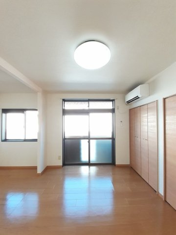 ライジングサンＢの居間・リビング|ゆったりとした居間です