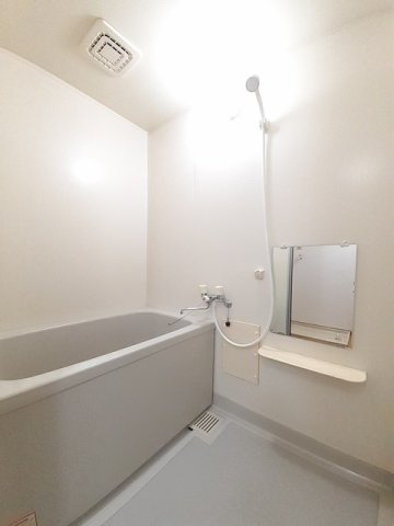 ライジングサンＢの浴室|きれいなお風呂です