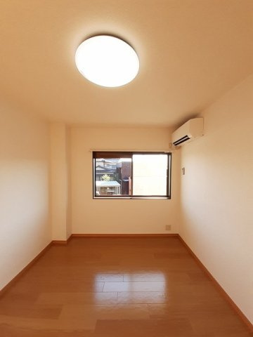 ライジングサンＢの内装|明るい室内です