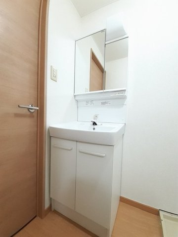 ライジングサンＢの洗面所|脱衣スペースもあります