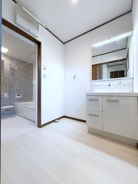 横浜市泉区和泉中央南２丁目の新築一戸建の独立洗面台