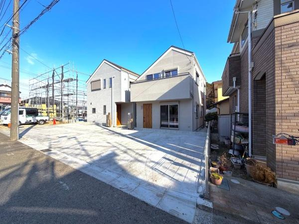 横浜市泉区和泉中央南２丁目の新築一戸建の前面道路含む現地写真
