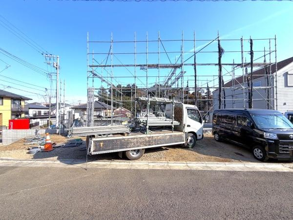 横浜市泉区和泉中央南２丁目の新築一戸建の前面道路含む現地写真