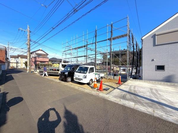 横浜市泉区和泉中央南２丁目の新築一戸建の前面道路含む現地写真