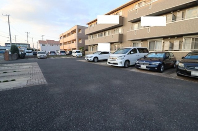【駐車場】 | リバーサイドヴィラ ハピネス | 駐車場