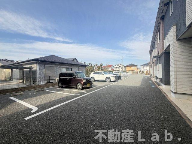 シームリーレジデンスＡの駐車場