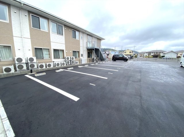 ソラーレ渡邉の駐車場