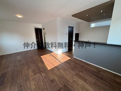 【居間・リビング】 | 神戸市垂水区南多聞台1丁目　新築戸建　仲介手数料無料！ | 使いやすい居間です