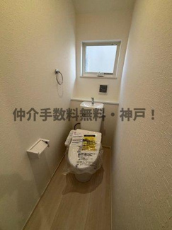 【トイレ】 | 神戸市垂水区南多聞台1丁目　新築戸建　仲介手数料無料！ | 落ち着いたトイレです