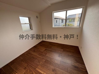 【洋室】 | 神戸市垂水区南多聞台1丁目　新築戸建　仲介手数料無料！ | 落ち着いた色調の洋室です