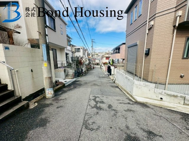南東角地　教育施設近く安心　垂水区乙木２丁目　新築戸建の前面道路含む現地写真