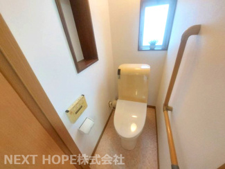 【トイレ】 | 宝塚西山住宅１号棟 | トイレです♪温水洗浄便座です！窓も有り、明るいトイレです！