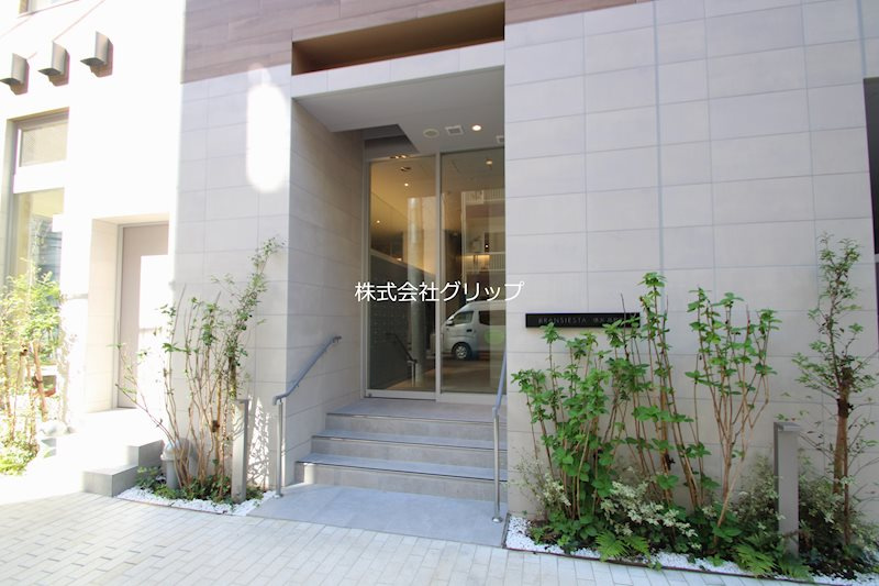 ブランシエスタ横浜高島町のエントランス