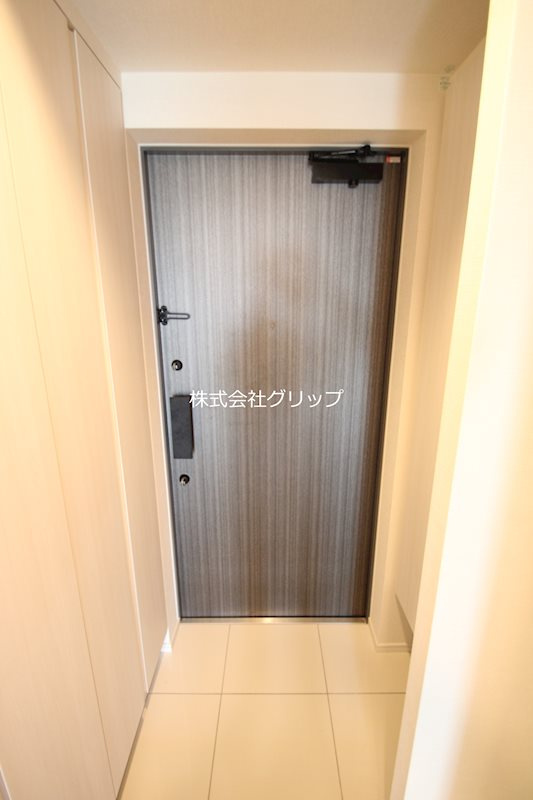 ブランシエスタ横浜高島町の玄関