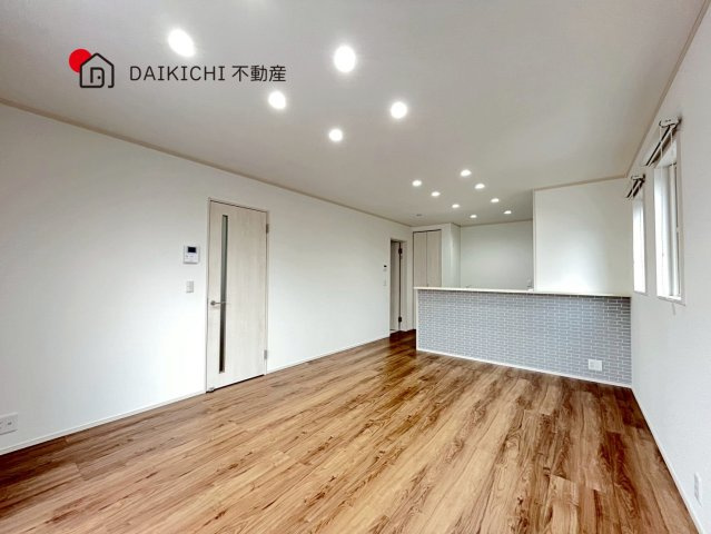 【居間・リビング】 | 北本市本宿8丁目　中古戸建