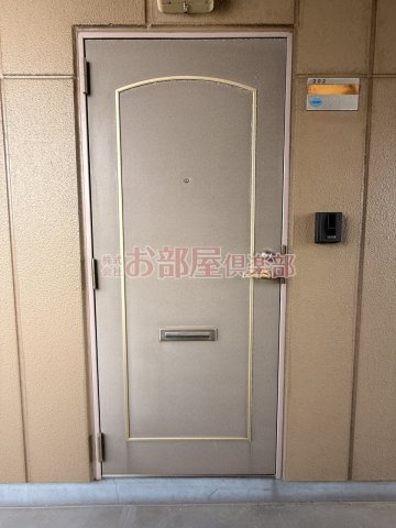 ローズガーデンⅡの玄関|ゆったりとした玄関です