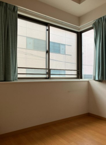 【洋室】 | ルピナス王子駅前 | 北側と東側の二面採光で明るさが享受できる居室。