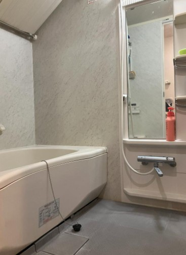 【浴室】 | ルピナス王子駅前 | 一日の疲れが癒される優雅な時間を堪能できるゆとりあるバスルームです。