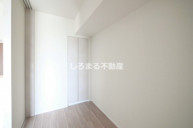 コンフォリア・リヴ本町WESTQの洋室