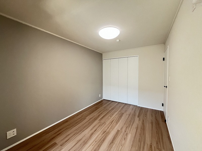 【子供部屋】 | ソフィア東伏見　(保谷店) | 5.8帖/各個室に収納が備わり、お部屋を広くお使いいただけます。