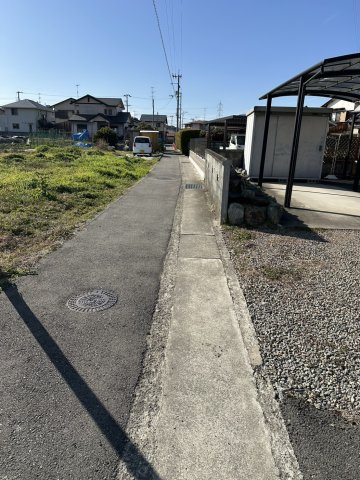 東雲町3丁目　中古戸建の前面道路含む現地写真