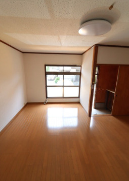 テラスハウス明星【10.000円キャッシュバック対象物件】の居間・リビング