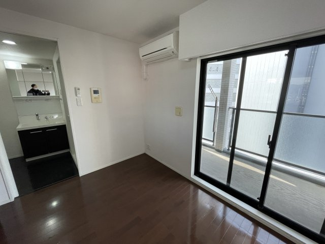 ハーモニーレジデンス池上の居間・リビング|こちらのリビングで趣味の時間をお楽しみください