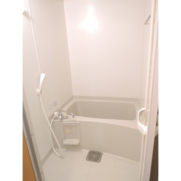 鎌倉市岩瀬１丁目のアパートの浴室|清潔感のあるお風呂です♪