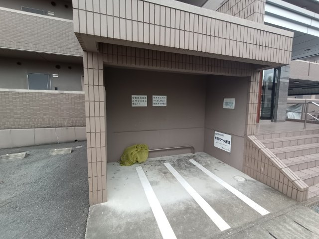 ピュアライフの駐車場