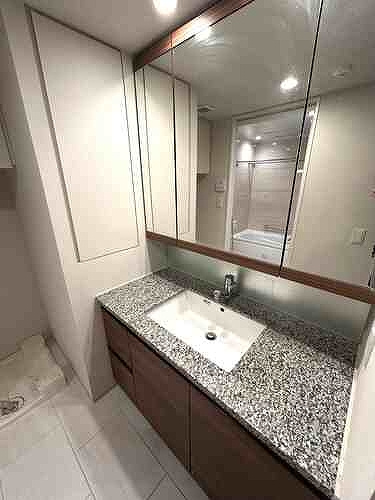 ＡＳＵＫＡＹＡＭＡ　ＲＥＳＩＤＥＮＣＥの洗面所|独立洗面台