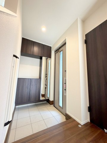 あきる野市小川東1丁目全1棟　新築戸建の玄関