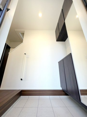 あきる野市小川東1丁目全1棟　新築戸建の玄関