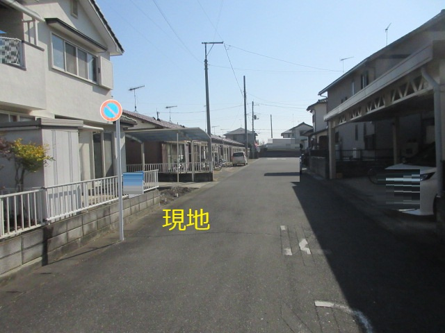 中古戸建　深谷市東方町2-12-9（期間限定現況販売）の前面道路含む現地写真